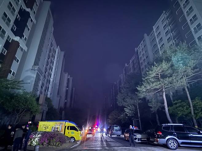 [세종=뉴시스] 지난 1일 밤, 조치원 아파트 지하 전기실에서 화재가 발생해 1429세대가 정전으로 불안에 떨었다.(사진= 세종시). 2026.05.02. photo@newsis.com. *재판매 및 DB 금지