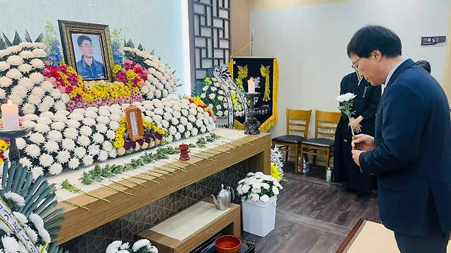 장관호 교육감 후보가 조문하고 있다. 장관호 후보 제공