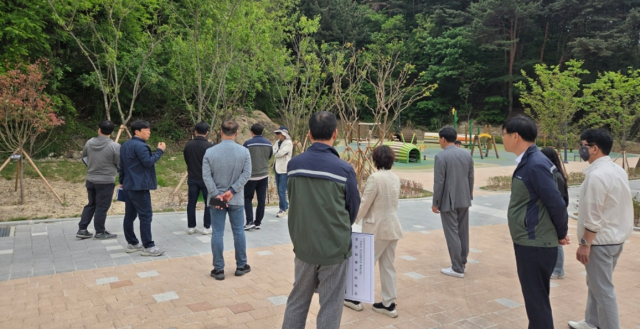 ▲포항시가 지난달 북구 학산공원 조성 현장을 준공 전 시설 전반에 대한 최종 확인 및 점검을 실시했다.ⓒ포항시 제공