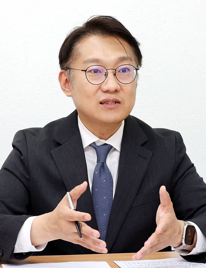 6·3 인천 계양을 국회의원 보궐선거에 출마한 더불어민주당 김남준 후보가 지난 1일 인천 계양구 선거사무소에서 출마를 결심한 이유와 자신의 강점 등을 설명하고 있다. 인천=이제원 선임기자