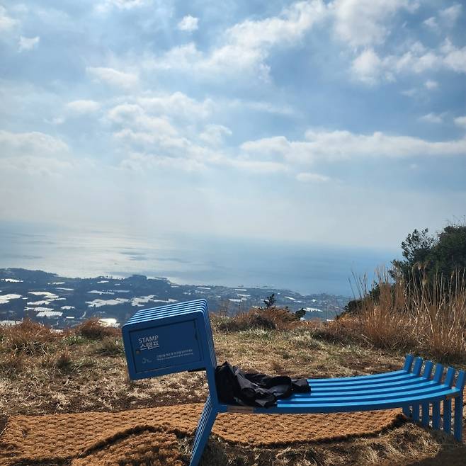 제주 올레길 9코스 중간지점, 군산오름