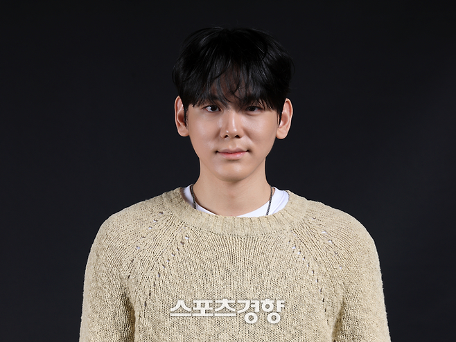 드라마 ‘닥터신’ 주연배우 정이찬이 4월 29일 서울 경향신문사 스튜디오에서 포즈를 취하고 있다. 서성일 선임기자.