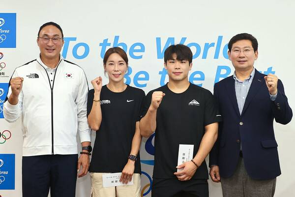 이상일 용인특례시장, 진천 국가대표 선수촌 방문 용인시청 소속 국가대표 선수들 격려.(사진제공=용인특례시)