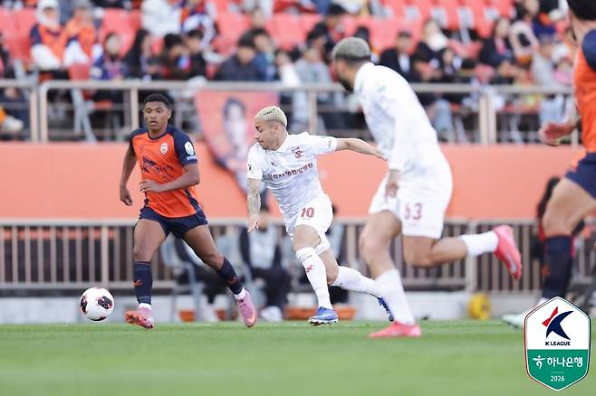 제주SK와 부천FC의 '연고 이전 더비' 장면 [한국프로축구연맹 제공. 재판매 및 DB 금지]