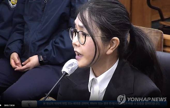 김건희, 박성재 재판 출석 증언 (서울=연합뉴스) 김건희 여사가 13일 서울 서초구 서울중앙지법 형사합의33부(이진관 부장판사) 심리로 열린 박성재 전 법무부 장관의 내란 중요임무 종사 혐의 사건의 속행 공판에 증인으로 출석해 증언하고 있다. 2026.4.13   [서울중앙지법 제공. 재판매 및 DB 금지] photo@yna.co.kr