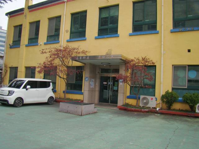 화교소학교 교사