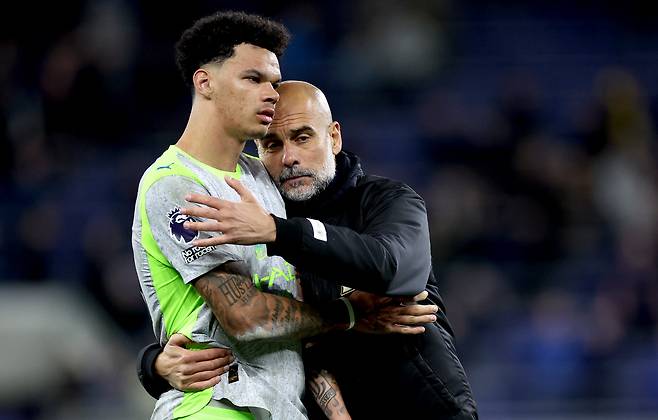 epa12932827 Manchester City manager Pep Guardiola hugs player Nico O'Reilly at the end of the English Premier League match Everton FC against Manchester City, in Liverpool, Britain, 04 May 2026.  EPA/ADAM VAUGHAN EDITORIAL USE ONLY. No use with unauthorized audio, video, data, fixture lists, club/league logos, 'live' services or NFTs. Online in-match use limited to 120 images, no video emulation. No use in betting, games or single club/league/player publications.







<저작권자(c) 연합뉴스, 무단 전재-재배포, AI 학습 및 활용 금지>