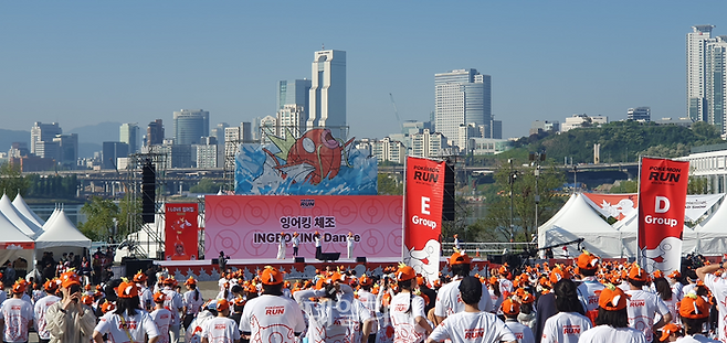 '잉어킹 체조' 가사에 맞춰 참가자들이 체조를 하고 있다.ⓒ데일리안 조인영 기자