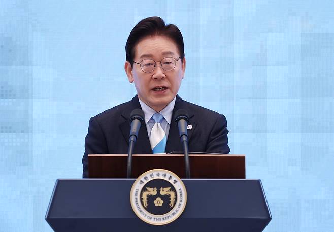 이재명 대통령이 1일 청와대 영빈관에서 열린 2026 노동절 기념식에서 기념사를 하고 있다. 뉴스1