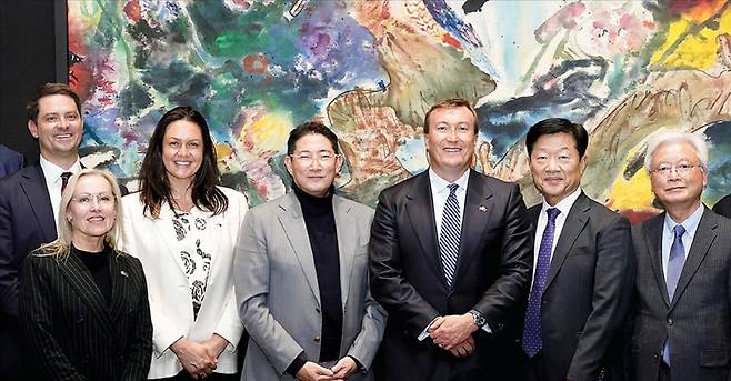 조현준 효성 회장(왼쪽 네 번째)이 호주 경제인연합회(BCA)의 브랜 블랙 최고경영자(CEO) 등 대표단과 만나 협력 방안을 논의했다.  효성 제공
