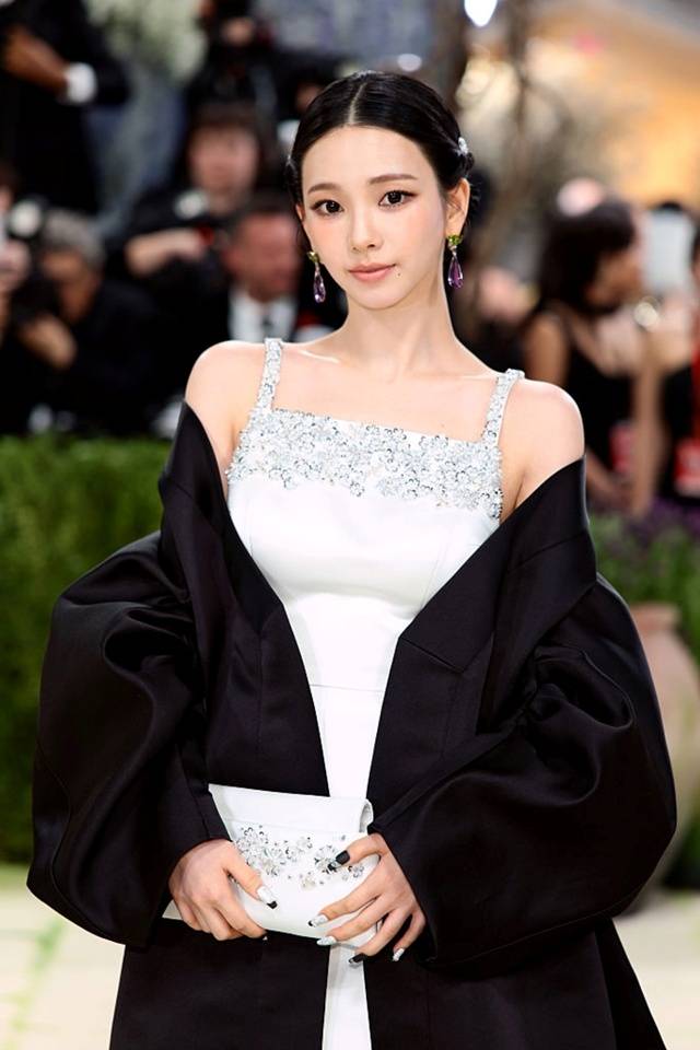 에스파(aespa)의 카리나와 닝닝이 세계적인 패션 자선 행사인 ‘멧 갈라(Met Gala)’에 참석했다. / 사진 = 게티이미지 Dimitrios Kambouris