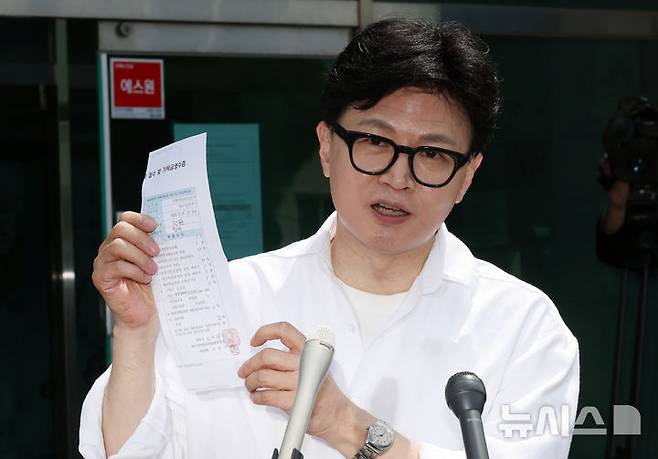 [부산=뉴시스] 하경민 기자 = 3대 특검(내란·김건희·순직해병)의 나머지 사건을 들여다보는 2차 종합특별검사팀이 '대통령실 수원지검 수사 개입 의혹 사건' 관련 한동훈 전 국민의힘 대표에 대해 출국금지 조치를 내렸다. 사진은 한 전 대표. 2026.05.05. yulnetphoto@newsis.com