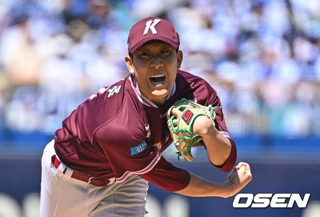 [OSEN=대구, 이석우 기자] 5일 대구삼성라이온즈파크에서 2026 신한 SOL KBO 리그 삼성 라이온즈와 키움 히어로즈의 경기가 열렸다. 홈팀 삼성은 오러클린이, 방문팀 키움은 오석주가 선발 출전했다. 키움 히어로즈 선발 투수 오석주가 역투하고 있다. 2026.05.05 / foto0307@osen.co.kr