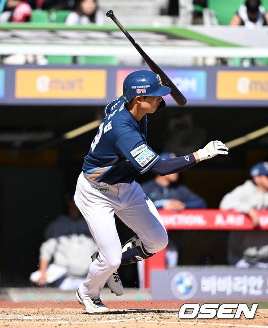 [OSEN=인천, 이대선 기자] 5일 인천 SSG랜더스필드에서 2026 신한 SOL KBO리그 SSG 랜더스와 NC 다이노스의 경기가 열렸다.이날 SSG은 최민준, 두산 NC는 신영우를 선발로 내세웠다.6회초 1사에서 NC 김한별이 좌전안타를 치고 있다. 2026.05.05 /sunday@osen.co.kr