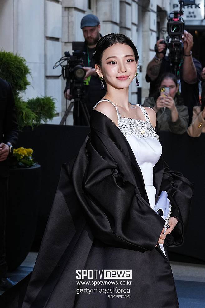 ▲ 에스파 카리나가 4일(현지시간) 뉴욕에서 열린 2026 멧 갈라에 참석했다. ⓒ게티이미지
