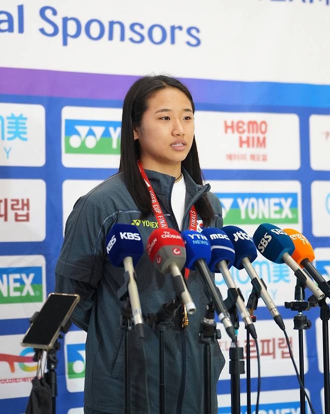 5일 인천국제공항을 통해 귀국한 뒤 인터뷰 중인 안세영. /사진=대한배드민턴협회 제공