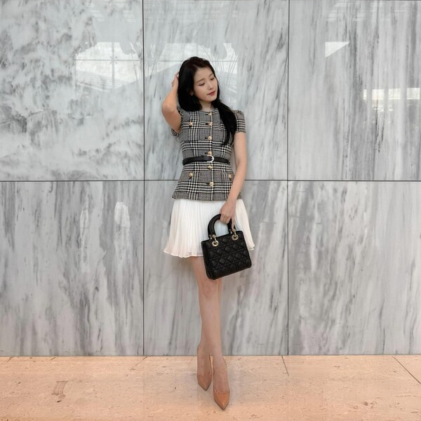 사진 아이유(@dlwlrma) 인스타그램