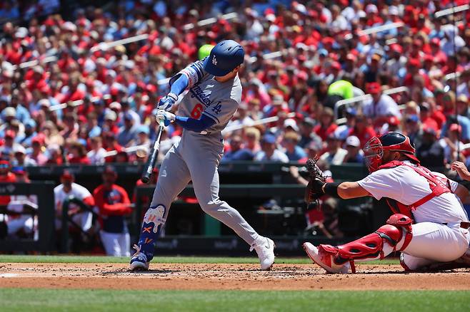 ST LOUIS, MISSOURI - MAY 3: Hyeseong Kim #6 of the Los Angeles Dodgers hits an RBI single against the St. Louis Cardinals in the second inning at Busch Stadium on May 3, 2026 in St Louis, Missouri.   Dilip Vishwanat/Getty Images/AFP (Photo by Dilip Vishwanat / GETTY IMAGES NORTH AMERICA / Getty Images via AFP)







<저작권자(c) 연합뉴스, 무단 전재-재배포, AI 학습 및 활용 금지>