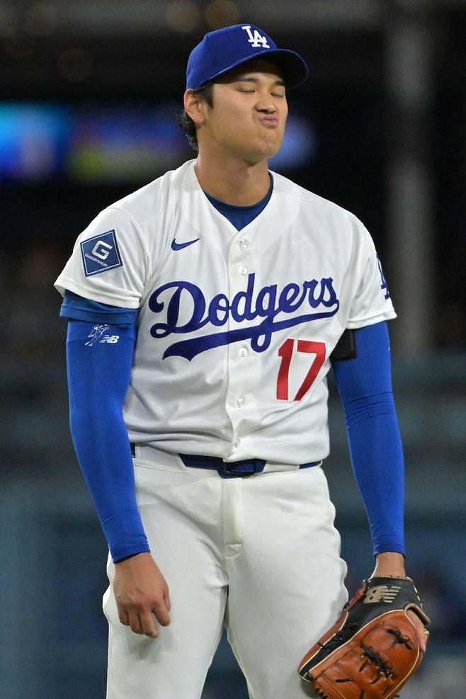 Apr 28, 2026; Los Angeles, California, USA; Los Angeles Dodgers starting pitcher Shohei Ohtani (17) reacts after a pitch in the fifth inning against the Miami Marlins at Dodger Stadium. Mandatory Credit: Jayne Kamin-Oncea-Imagn Images







<저작권자(c) 연합뉴스, 무단 전재-재배포, AI 학습 및 활용 금지>