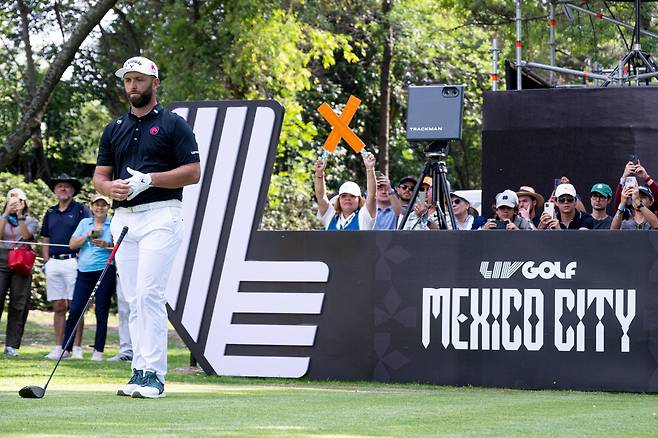 Captain Jon Rahm, of Legion XIII, waits to hit on the 13th tee during the final round of LIV Golf Mexico City at Club de Golf Chapultepec, Sunday, April 19, 2026, in Naucalpan, Mexico. (Charles Laberge/LIV Golf via AP) MANDATORY CREDIT







<저작권자(c) 연합뉴스, 무단 전재-재배포, AI 학습 및 활용 금지>