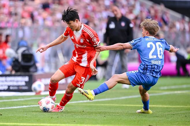 Bayern's Min-jae Kim, left, in action against Heidenheim's Hennes Behrens during a German Bundesliga soccer match between Bayern Munich and 1. FC Heidenheim in Munich, Germany, Saturday, May 2, 2026. (Harry Langer/dpa via AP) THE DEUTSCHE FUSSBALL LIGA DFL DOES NOT ALLOW ITS IMAGES TO BE USED AS SEQUENCES TO EMULATE VIDEO; GERMANY OUT; MANDATORY CREDIT







<저작권자(c) 연합뉴스, 무단 전재-재배포, AI 학습 및 활용 금지>