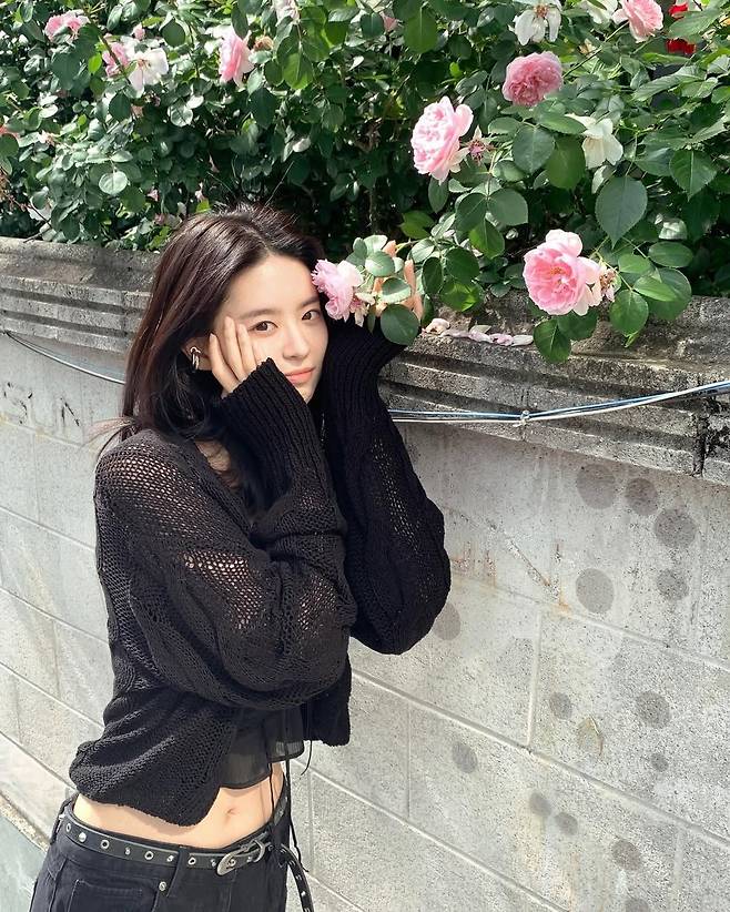 기리고 유세아 역을 맡은 전소영의 여름 데일리룩. 사진 인스타그램 @soyngxo