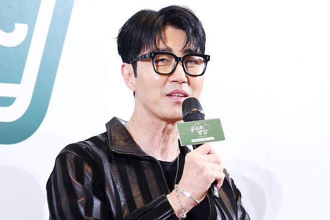 배우 차승원이 6일 서울 중구 커뮤니티하우스 마실에서 열린 쿠팡플레이 새 예능 '봉주르 빵집' 제작발표회에서 인사말을 하고 있다. 연합뉴스