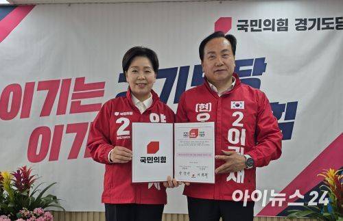 이권재 오산시장 후보와 양향자 경기도지사 후보가 6일 정책 협약을 체결하고 있다. [사진=이권재 오산시장 선거사무실 ]