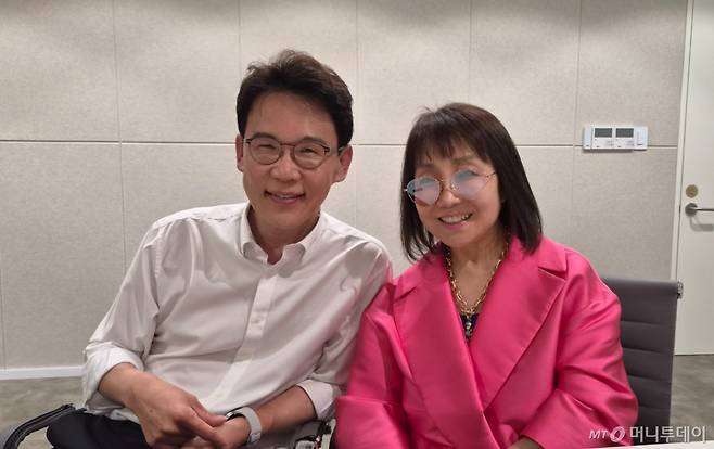 왼쪽부터 이길용 서울예스병원 대표원장, 크리스티 김 서울예스병원 국제진료원장이 머니투데이와 인터뷰하고 있다./사진= 박미주 기자