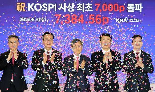 코스피가 추가 상승을 하기 위해서는 기업 실적, 수급, 밸류에이션, 대외 변수 등이 맞물려야 한다는 전망이 나온다. /사진=뉴시스