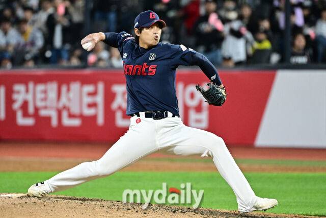 6일 경기도 수원 KT위즈파크에서 열린 '2026 신한 SOL BANK KBO리그' 롯데 자이언츠 와 KT 위즈 경기. 롯데 구승민이 9회말 마운드에 올라 힘차게 투구하고 있다./수원=한혁승 기자