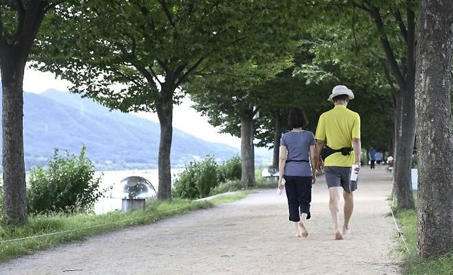 사진은 기사의 이해를 돕기 위한 자료사진. 명품 맨발 걷기길 . 하남시 제공