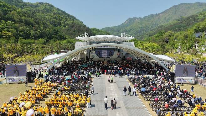 문경시를 대표하는 축제이자 문화체육관광부 지정 명예문화관광축제인 '2026 문경찻사발축제'가 지난 1일 화려한 막을 올렸다. ⓒ문경시 제공
