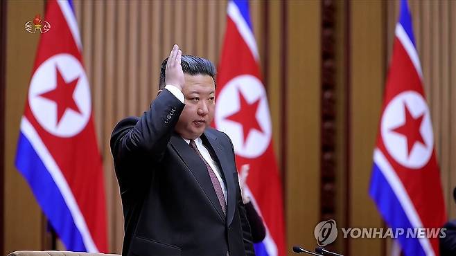 북한, 김정은 국무위원장 재추대 (서울=연합뉴스) 북한은 지난 22일 김정은 국무위원장이 참석한 가운데 평양에서 최고인민회의 제15기 1차 회의를 열고 김정은을 국무위원장으로 재추대했다고 조선중앙TV가 23일 보도했다. [조선중앙TV 화면] 2026.3.23     [국내에서만 사용가능. 재배포 금지. For Use Only in the Republic of Korea. No Redistribution] nkphoto@yna.co.kr