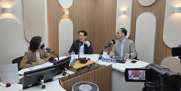 박주언 앵커, 박상병 시사평론가, 류권홍 변호사(왼쪽부터) [사진 = 시사뉴스팀]