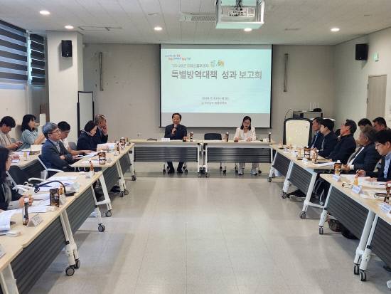 경남도는 지난 6일 진주시농업기술센터에서 '조류인플루엔자(AI) 특별방역대책 성과보고회'를 개최하고 지난 동절기 방역 추진상황을 점검하는 한편, 향후 대응 방향을 논의했다.사진=경남도