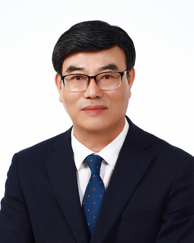 7일 더불어민주당 대구 군위군수 후보로 등록한 이기만 한국지방자치연구원 부원장. /본인 제공