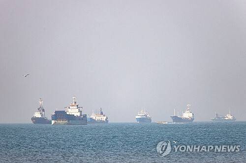 이란 반다르 아바스 인근의 호즈무즈 해협의 선박들. 연합뉴스 제공