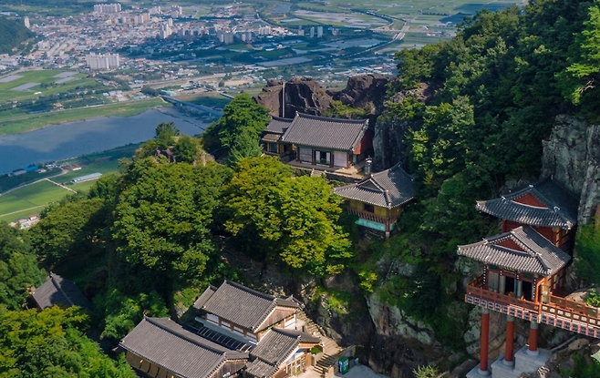 ⛰️ 해발 531m 절벽 위에 세워진,,,기암괴석 12비경 품은~ 소원 명소로 알려진 암자 | 여행의 소리
