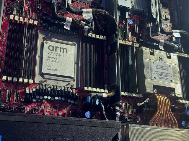 Arm의 AGI CPU 칩 [사진=로이터·연합뉴스]