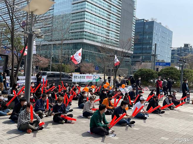 ▲ 2022년 4월 화섬식품노조 웹젠지회가 파업 결의대회를 하는 모습. <웹젠지회>