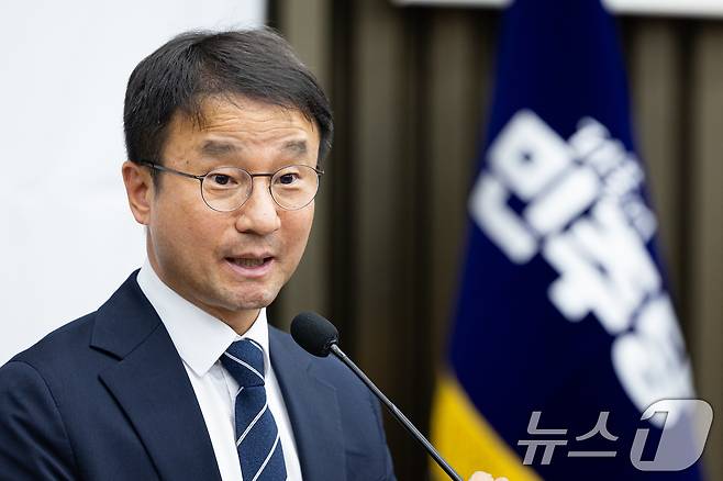 한병도 더불어민주당 원내대표가 7일 서울 여의도 국회에서 열린 의원총회에서 모두 발언을 하고 있다. 2026.5.7 ⓒ 뉴스1 유승관 기자