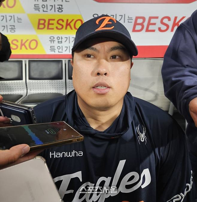 한화 류현진이 6일 광주-기아 챔피언스 필드에서 열린 2026 KBO리그 정규시즌 KIA전에서 승리투수가 된 후 인터뷰에 응했다. 광주 | 김동영 기자 raining99@sportsseoul.com