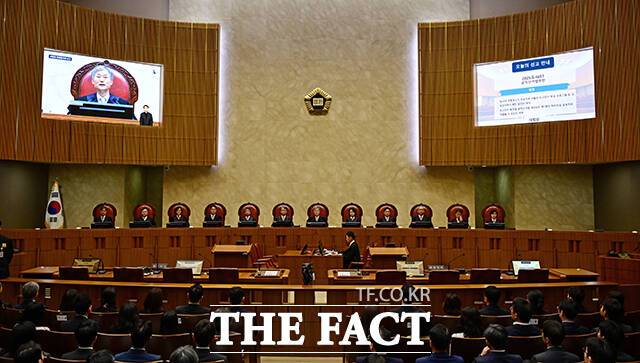 조희대 대법원장을 비롯한 대법관들이 지난해 5월 서울 서초구 대법원에서 이재명 당시 더불어민주당 대선 후보의 공직선거법 위반 사건 상고심 선고를 위해 입정하고 있다. /남윤호 기자