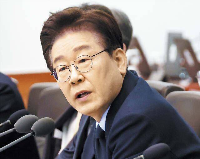 이재명 대통령이 6일 청와대에서 열린 국무회의에서 발언하고 있다. /뉴시스