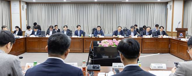김성환 기후에너지환경부 장관이 7일 서울 서초구 한강홍수통제소에서 열린 햇빛소득마을 토론회에 참석해 발언하고 있다. /기후에너지환경부