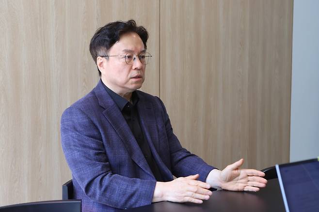 김철기 응용수학통계학과 대학원 프로그램 디렉터 겸 교수가 에듀플러스와의 인터뷰에서 한국뉴욕주립대 데이터 사이언스 석사과정에 대해 설명하고 있다. (사진=한국뉴욕주립대)
