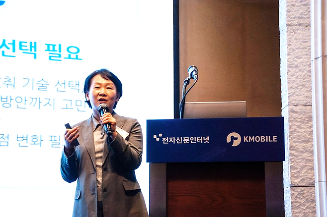 'AX & 하이퍼오토메이션 코리아 2026-Spring'에서 포스코DX 장준화 상무보가 발표 중이다.