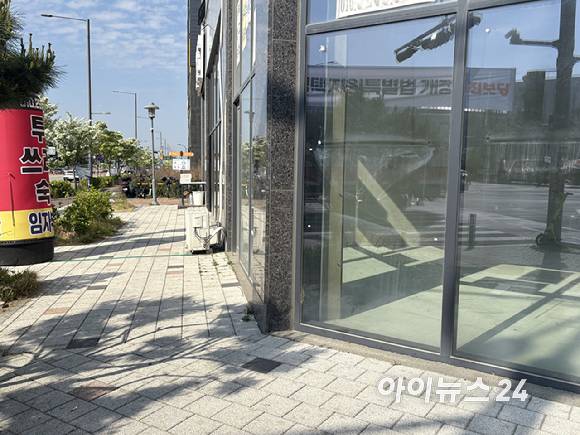 삼성전자 평택캠퍼스 인근 상가. P5 공사 재개와 함께 현장 인력 유입이 늘면서 평택역 일대 숙소 수요도 빠르게 증가하고 있다. [사진=권서아 기자]