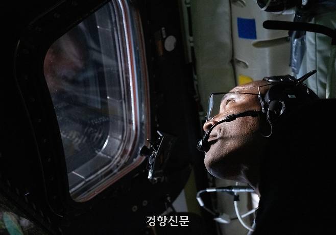 달 근접 비행 중인 우주비행사 빅터 글로버. NASA 제공